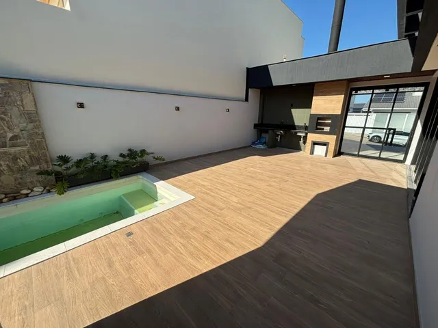 Imagem 5: Casa Deslumbrante com Piscina, Espaço Gourmet e Acabamento Prime (Palhoça/SC)!