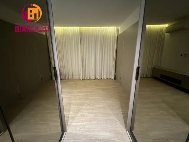 Imagem 2: Vendo em super oportunidade e exclusividade Apartamento de 166m2 reformado, nascente, 3