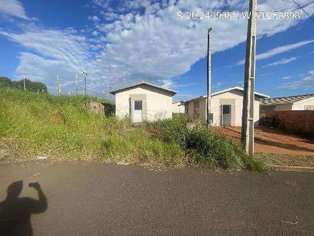 Imagem: A casa possui 2 Dormitórios, 48m² de Área Privada e