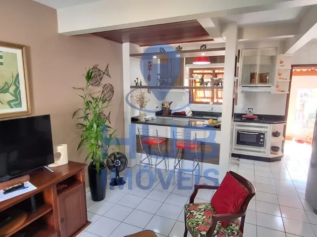 Imagem: A casa possui 3 Dormitórios, 1 Suíte, 3 Banheiros, 2