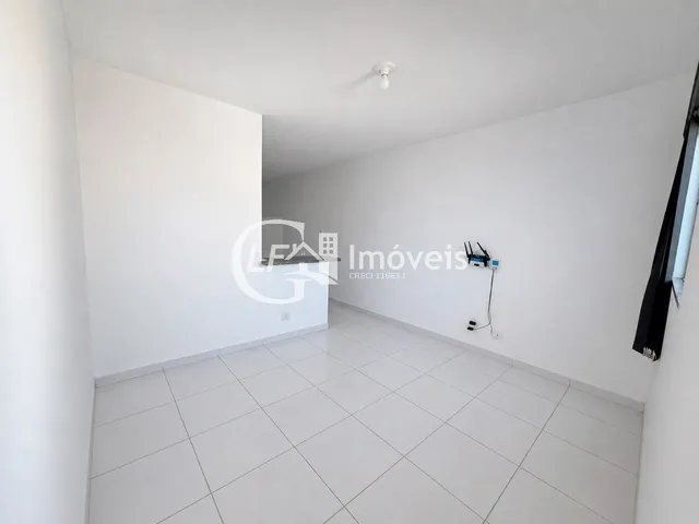 Imagem 2: Casa com 2 Quartos e Quintal, Canil para Locação no Jardim Colúmbia: Sala, 1 Banheiro