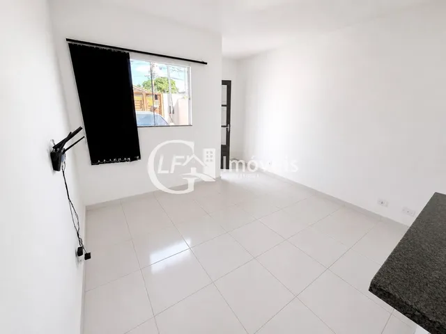 Imagem 10: Casa com 2 Quartos e Quintal, Canil para Locação no Jardim Colúmbia: Sala, 1 Banheiro