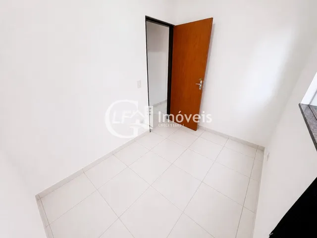 Imagem 11: Casa com 2 Quartos e Quintal, Canil para Locação no Jardim Colúmbia: Sala, 1 Banheiro