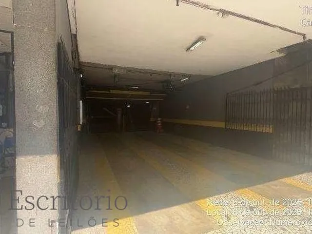 Imagem: O terreno possui 1 Banheiro, 1 Vaga na garagem, Imóvel de