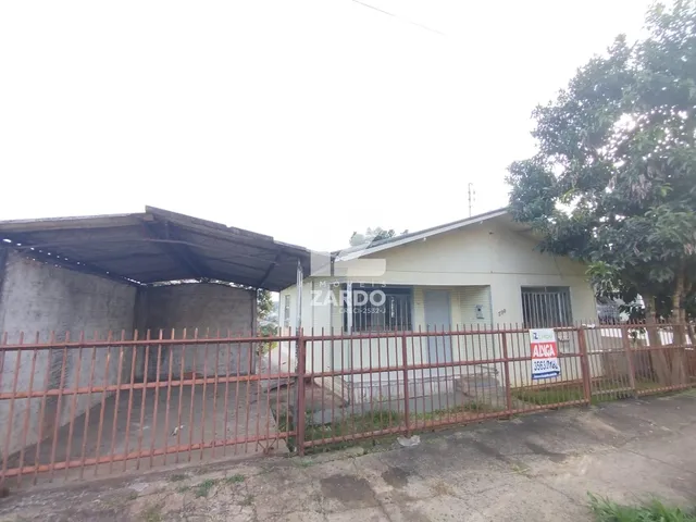 Imagem: A casa possui 2 Dormitórios, 1 Banheiro, 1 Vaga na garagem