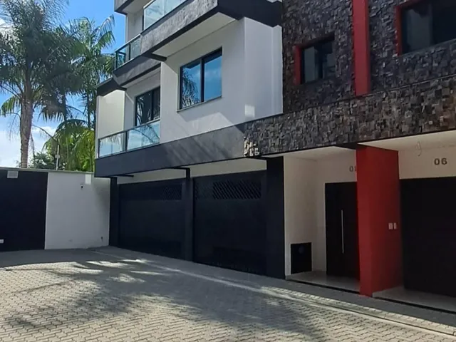 Imagem: Casa de Condomínio com 4 Quartos, À Venda