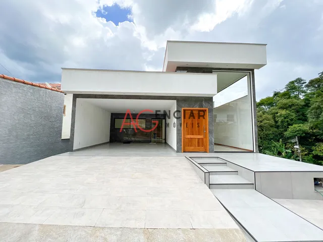 Imagem: A casa possui 3 Dormitórios, 1 Suíte, 2 Banheiros, 2 Vagas
