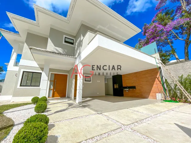 Imagem: A casa possui 3 Dormitórios, 3 Suítes, 4 Banheiros, 2 Vagas