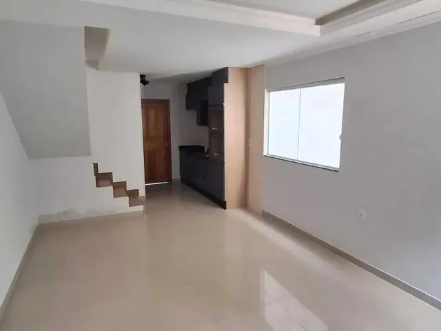 Imagem 2: Casa com 2 Dormitórios Sendo 2 Suítes e 1 Vaga de Garagem em Florianópolis/Sc