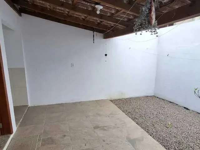 Imagem 14: Casa com 2 Dormitórios Sendo 2 Suítes e 1 Vaga de Garagem em Florianópolis/Sc
