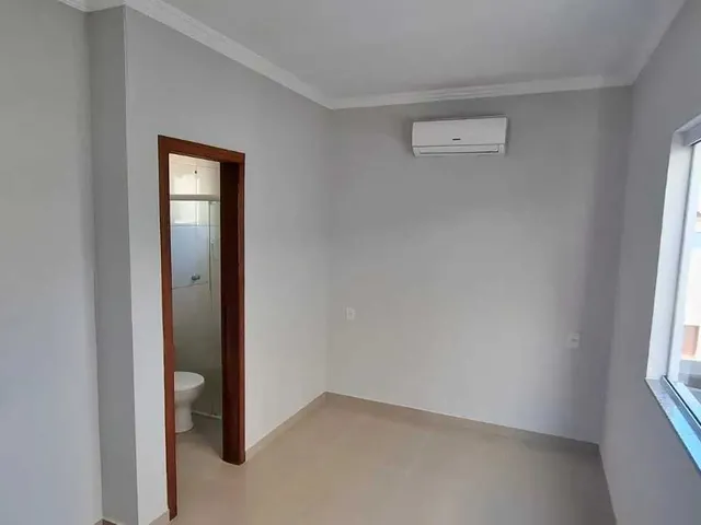 Imagem 5: Casa com 2 Dormitórios Sendo 2 Suítes e 1 Vaga de Garagem em Florianópolis/Sc