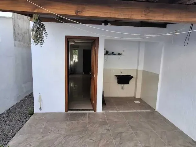 Imagem 15: Casa com 2 Dormitórios Sendo 2 Suítes e 1 Vaga de Garagem em Florianópolis/Sc
