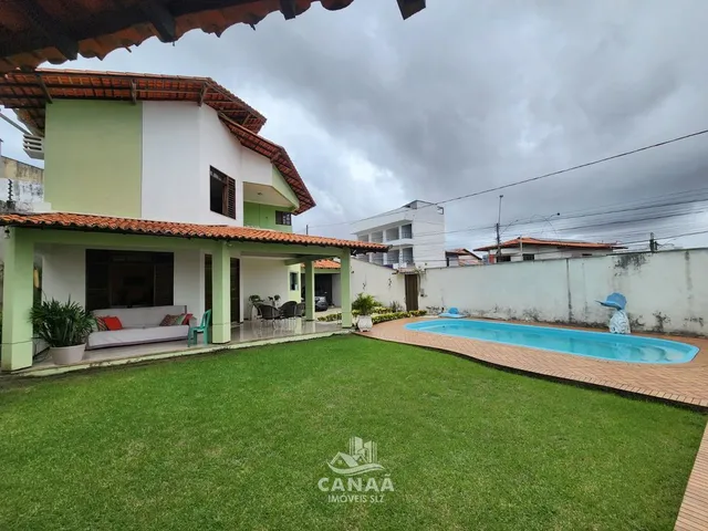 Imagem: A casa possui 4 Dormitórios, 2 Suítes, 4 Banheiros, 3 Vagas
