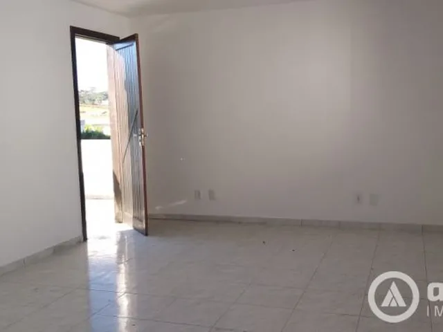 Imagem 8: Casa 01 Suíte + 02 Quartos - Semi-Mobiliada - Condomínio com Piscina