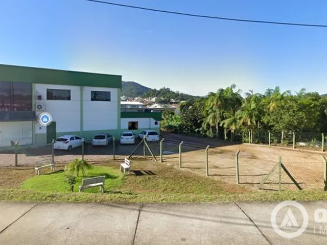 Imagem 2: Galpão Frente com a Rodovia Antonio Heil