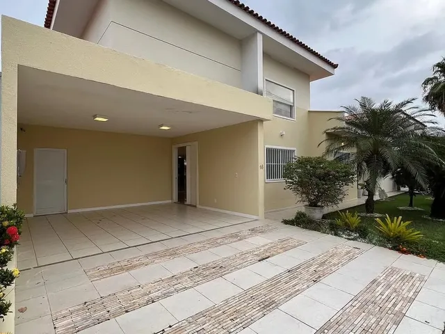 Imagem: A casa em condomínio possui 4 Dormitórios, 4 Suítes, 4 Banheiros