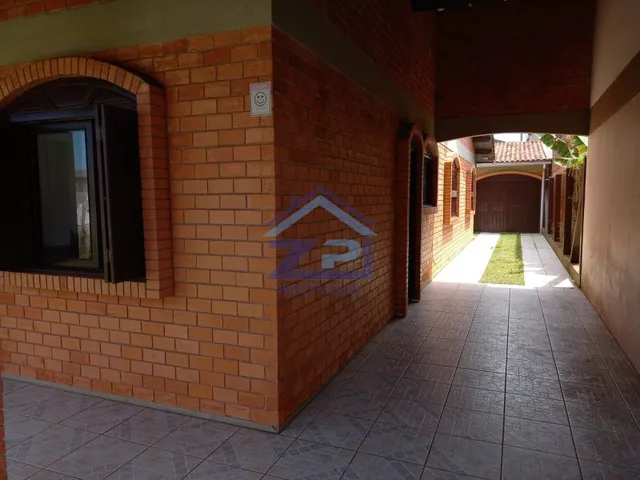 Imagem 1: Casa à venda no centro a 100 metros do mar - 04 dormitórios
