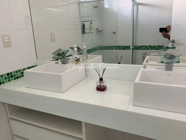 Imagem 4: Casa Espetacular, 4 suítes, mais Home e salão de jogos, piscina com raia, campinho
