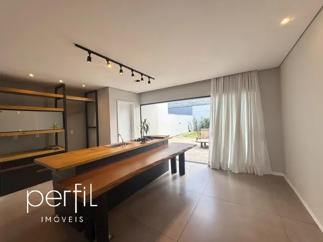Imagem: Casa À Venda em Joinville-Sc, 3 Quartos