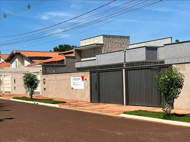 Imagem: A casa possui 4 Dormitórios, 3 Banheiros, 1 Vaga na