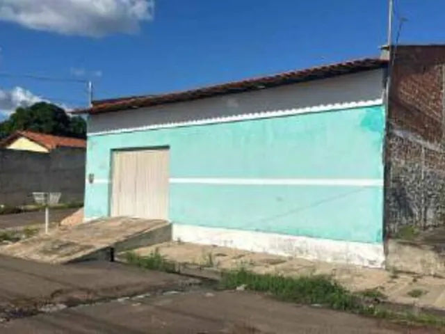Imagem: A casa possui 2 Dormitórios, 1 Banheiro, 250m² de Área, 42m²