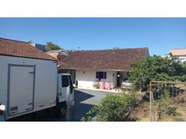 Imagem: A casa possui 1 Dormitório, 1 Banheiro, 479m² de Área,