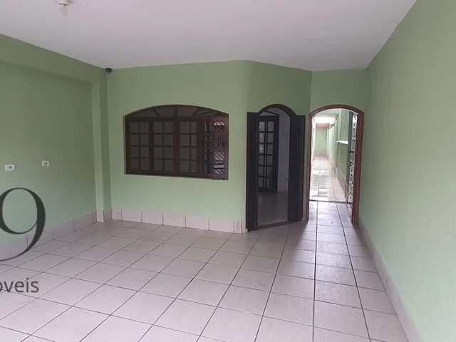 Imagem: A casa possui 5 Dormitórios, 1 Suíte, 3 Banheiros, 2