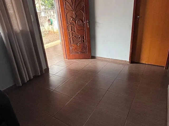 Imagem 4: Maringá: Casa de 3 Quartos com Edícula nos Fundos em Terreno Inteiro (360m²