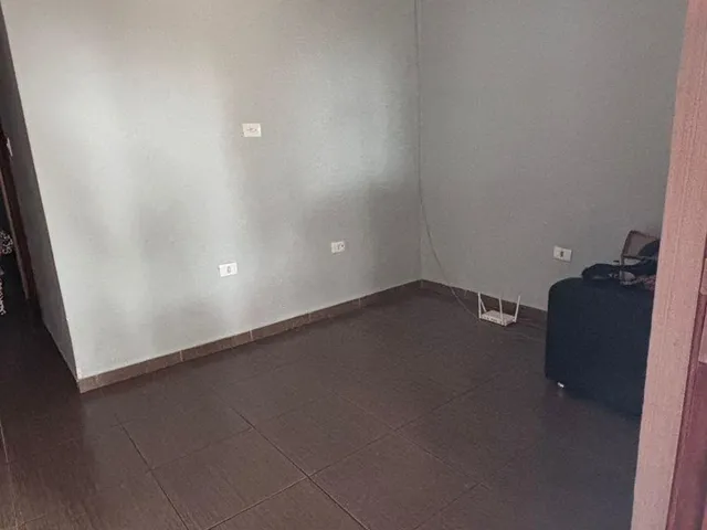 Imagem 2: Maringá: Casa de 3 Quartos com Edícula nos Fundos em Terreno Inteiro (360m²