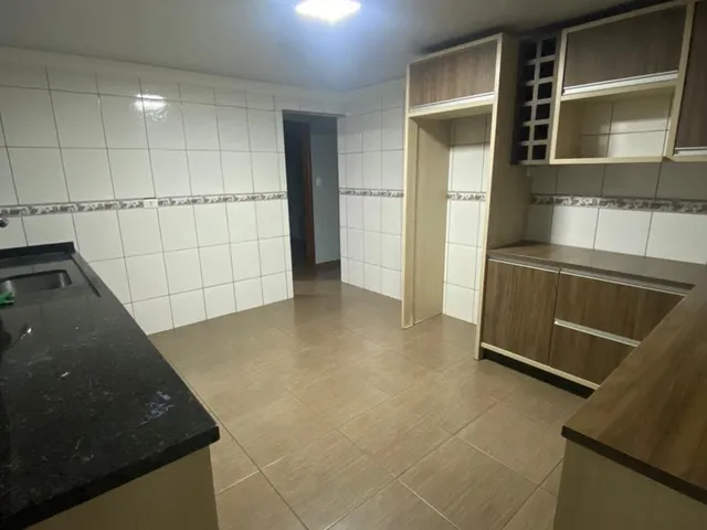Imagem 16: Maringá: Casa de 3 Quartos com Edícula nos Fundos em Terreno Inteiro (360m²