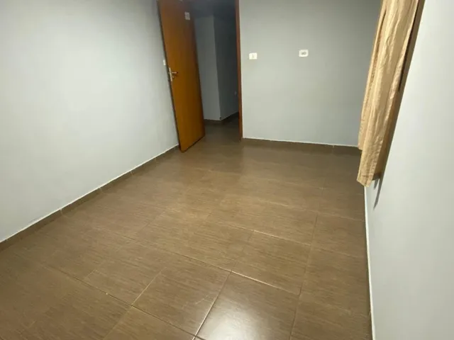 Imagem 8: Maringá: Casa de 3 Quartos com Edícula nos Fundos em Terreno Inteiro (360m²