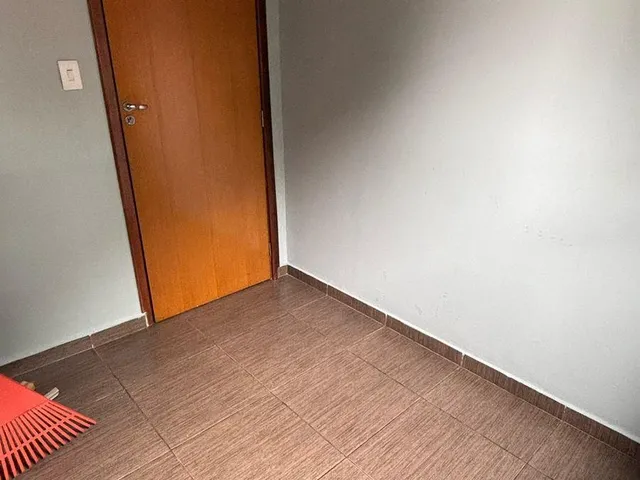 Imagem 3: Maringá: Casa de 3 Quartos com Edícula nos Fundos em Terreno Inteiro (360m²