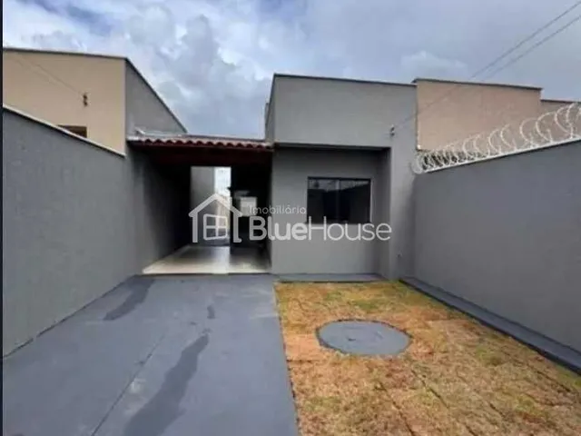 Imagem: A casa possui 2 Dormitórios, 1 Banheiro, 2 Vagas na