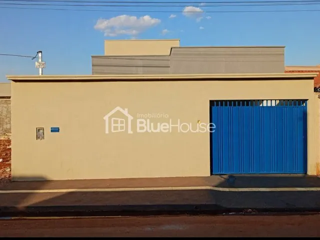 Imagem: A casa possui 2 Dormitórios, 1 Suíte, 2 Banheiros, 2