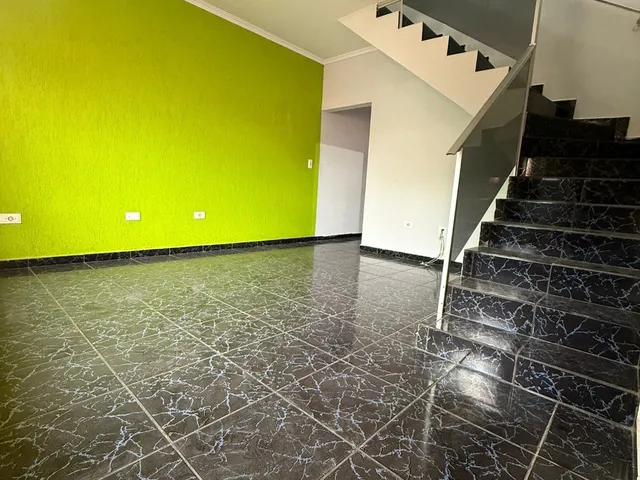 Imagem: A casa possui 3 Dormitórios, 1 Suíte, 2 Banheiros, 2
