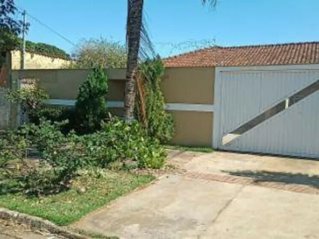 Imagem: A casa possui 3 Dormitórios, 2 Banheiros, 360m² de Área,