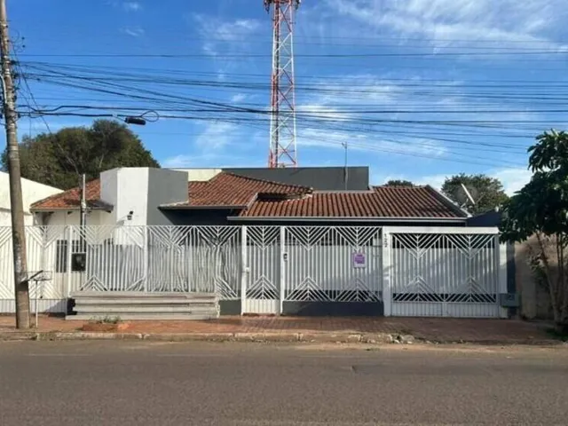 Imagem: A casa possui 4 Dormitórios, 5 Banheiros, 525m² de Área,