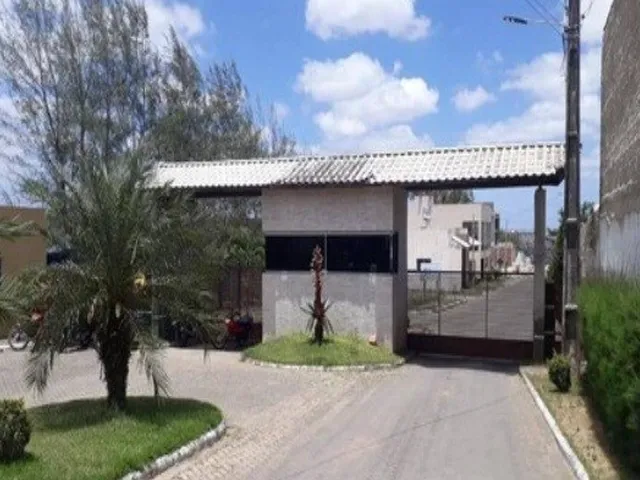 Imagem: A casa em condomínio possui 3 Dormitórios, 1 Banheiro, 2 Vagas