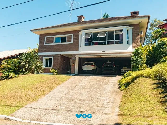 Imagem: A casa em condomínio possui 3 Dormitórios, 3 Suítes, 8