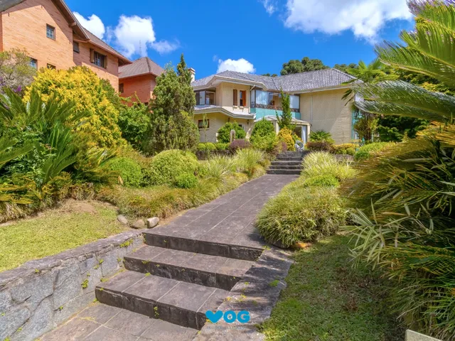 Imagem: A casa possui 3 Dormitórios, 1 Suíte, 6 Banheiros, 5