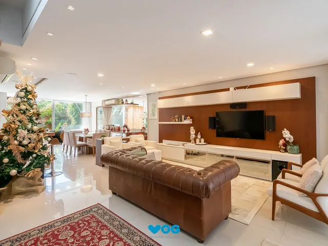 Imagem: Casa em Condomínio com 4 Quartos e 275M²