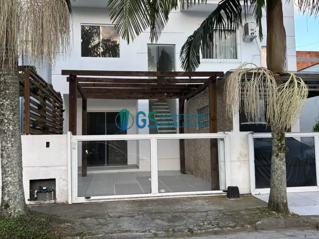 Imagem: A casa possui 3 Dormitórios, 1 Banheiro, 1 Vaga na
