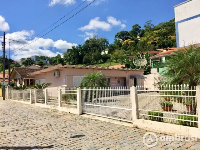 Imagem: Casa no Bairro Águas Claras com Amplo Terreno