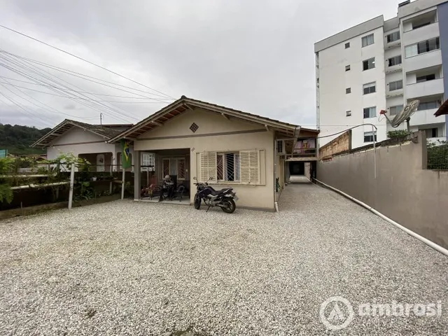 Imagem 2: TERRENO COM 3 CASAS LOCALIZADO EM ÁREA CENTRAL DE BRUSQUE
