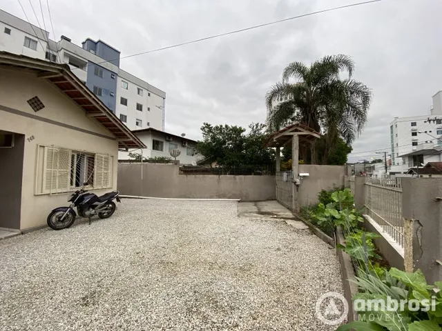 Imagem 1: TERRENO COM 3 CASAS LOCALIZADO EM ÁREA CENTRAL DE BRUSQUE