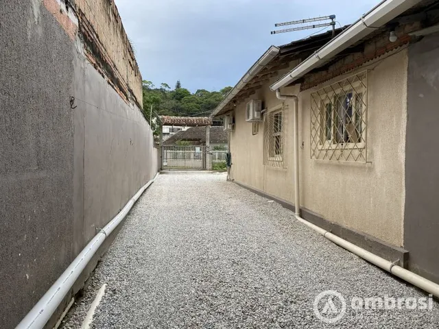 Imagem 4: TERRENO COM 3 CASAS LOCALIZADO EM ÁREA CENTRAL DE BRUSQUE