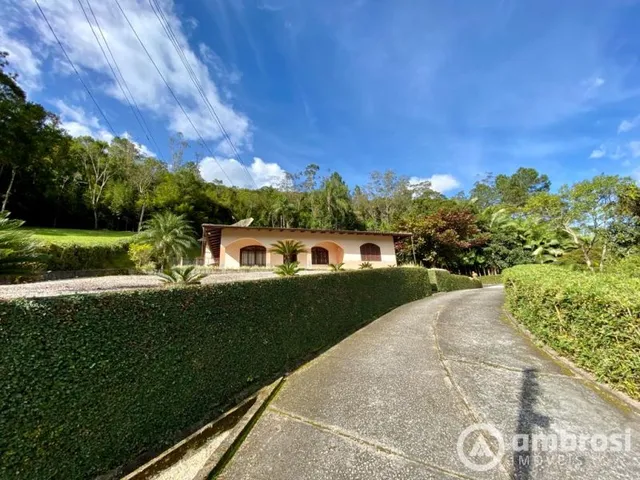 Imagem 4: 2 casas com amplo terreno na Primeiro de Maio - Aceita imóveis como parte do pagamento