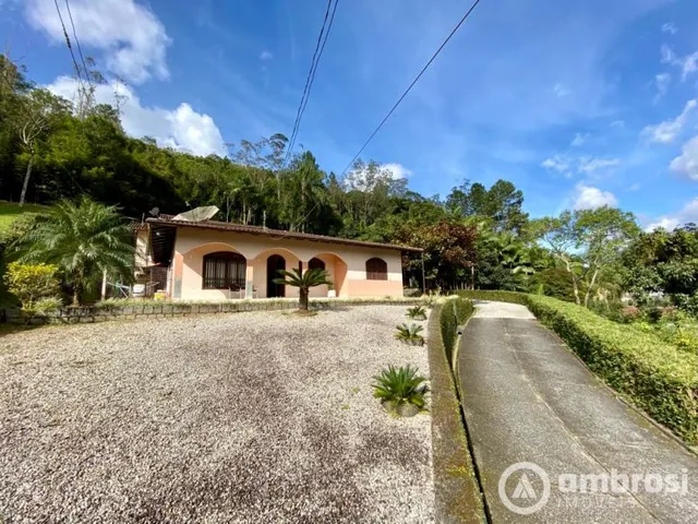 Imagem 2: 2 casas com amplo terreno na Primeiro de Maio - Aceita imóveis como parte do pagamento