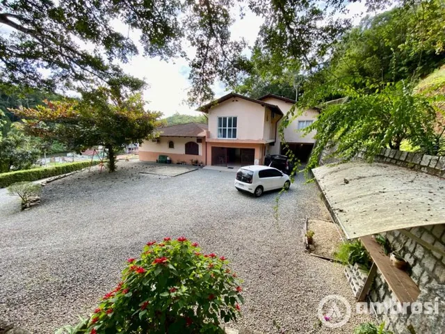 Imagem 6: 2 casas com amplo terreno na Primeiro de Maio - Aceita imóveis como parte do pagamento