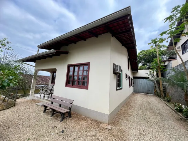 Imagem: Casa com piscina no bairro Souza Cruz